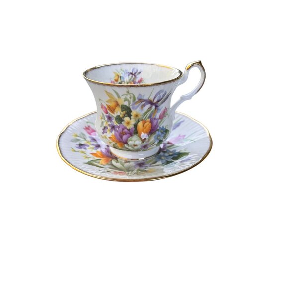 Queens Churchill Fine Bone China Floral Teacup & Saucer Set Gold Trim - Picture 2 of 8